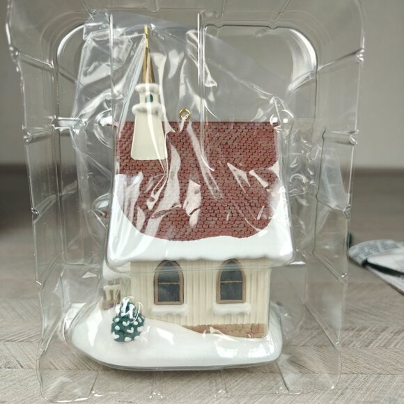 Vintage Hallmark Keepsake Ornament Colonial Church Candlelight Services - Picture 3 of 4